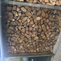 Trockenes Eichenholz, das herrlich duftet