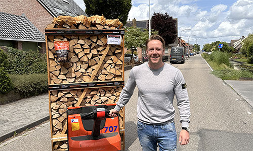 Lieferung von Brennholz auf Paletten