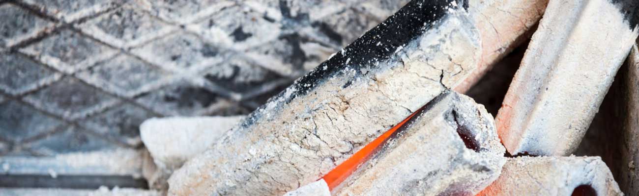 Verschiedene Holzbriketts im Vergleich